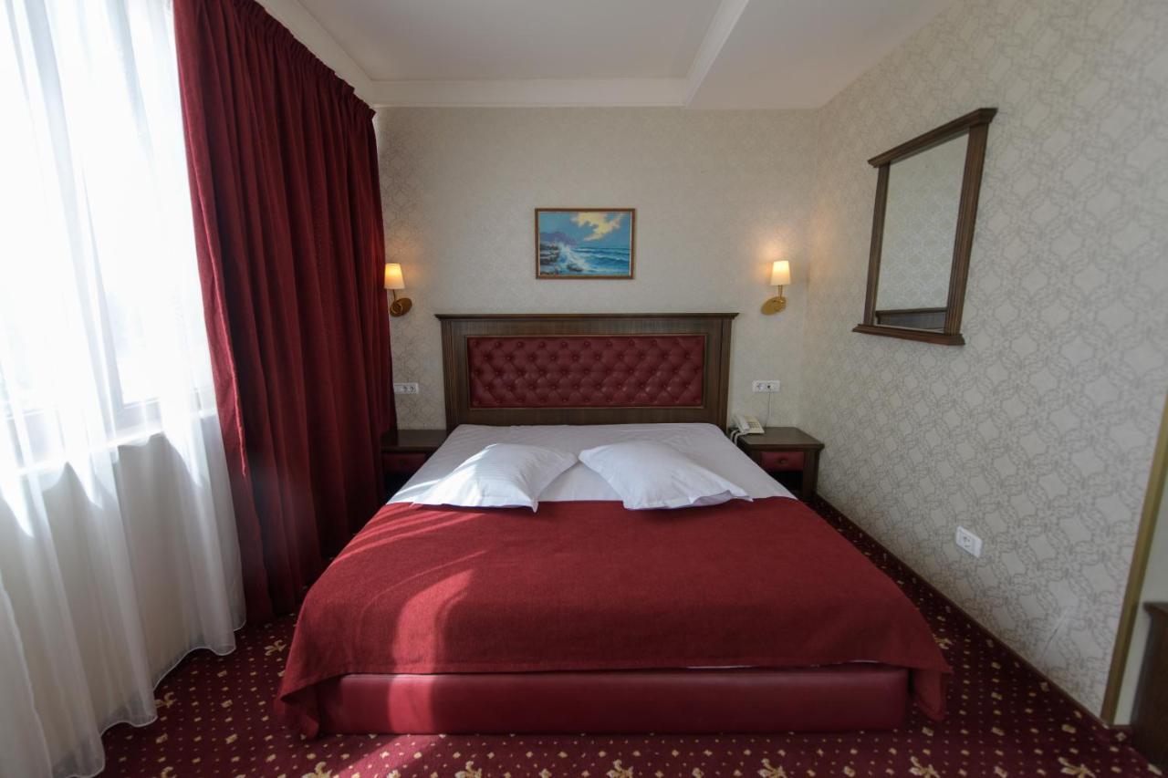 Golden Palace מלון 4*