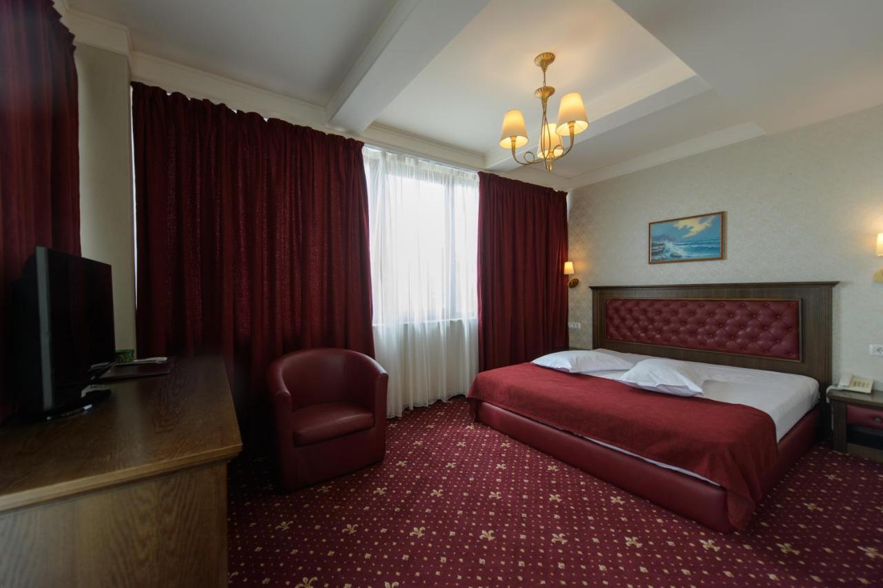 Golden Palace 4* מאמאיה